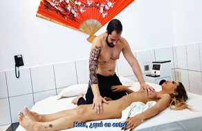 Masaje a la transexual Jessica West para follársela